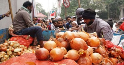 রোববার থেকে ঢাকায় ৩৫ টাকা কেজি দরে পেঁয়াজ বিক্রি করবে টিসিবি