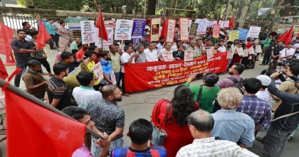 ঘোষিত মজুরি প্রত্যাখ্যান করে শ্রমিকদের সমাবেশ