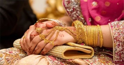 সোনার দাম আরও কমল, ভরি নামল ১ লাখ ৬৭ হাজার ৬২৩ টাকায়